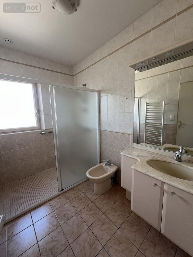 Location maison Saint-Georges-sur-Loire 49170 Maine-et-Loire 144 m2  950 euros