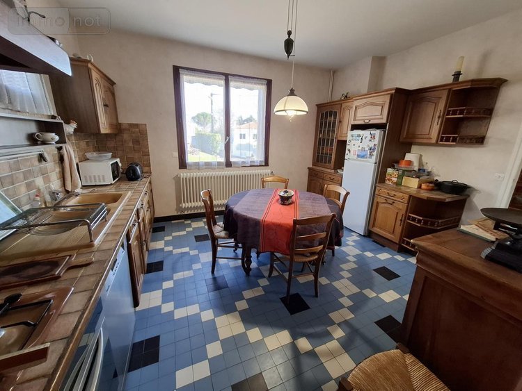 Maison a vendre Saintes 17100 Charente-Maritime 169 m2 6 pièces 280000 euros