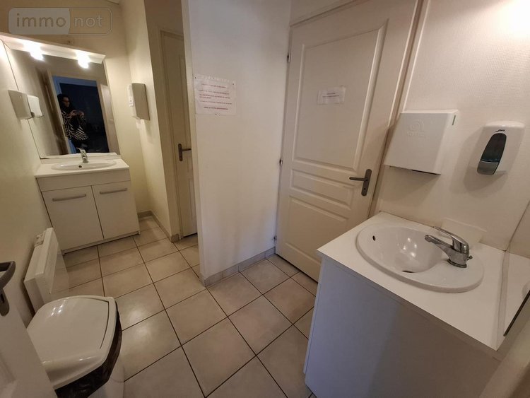 Fonds et murs commerciaux a vendre Saintes 17100 Charente-Maritime 249 m2  355000 euros