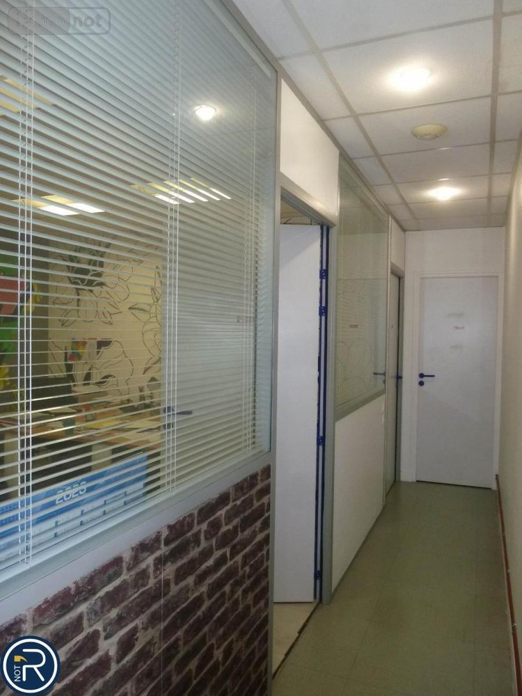 Location fonds et murs commerciaux Laval 53000 Mayenne 98 m2  800 euros