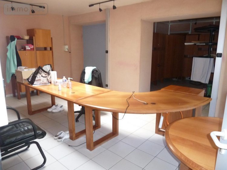 Location fonds et murs commerciaux Féchain 59247 Nord 1900 m2  4000 euros