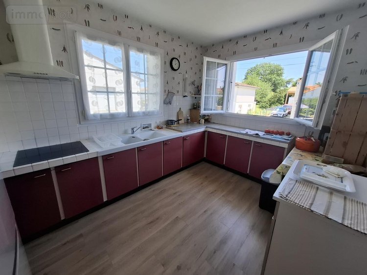 Maison a vendre Saintes 17100 Charente-Maritime 106 m2 5 pièces 199348 euros