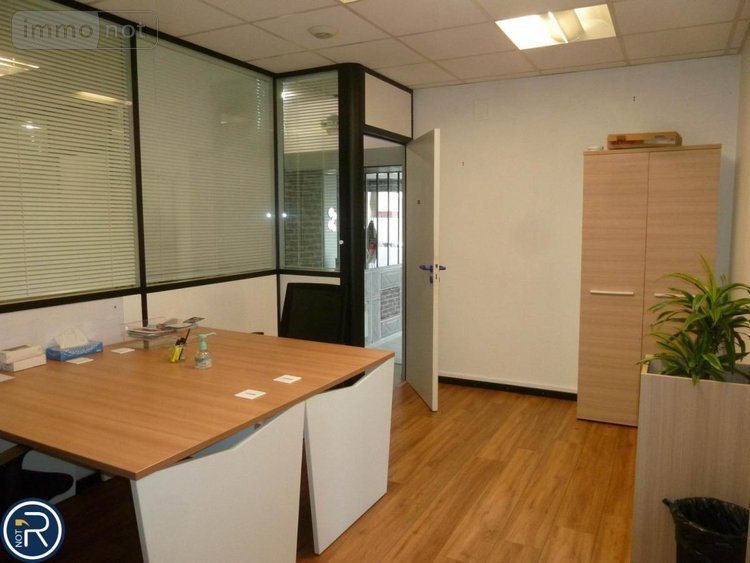 Location fonds et murs commerciaux Laval 53000 Mayenne 98 m2  800 euros