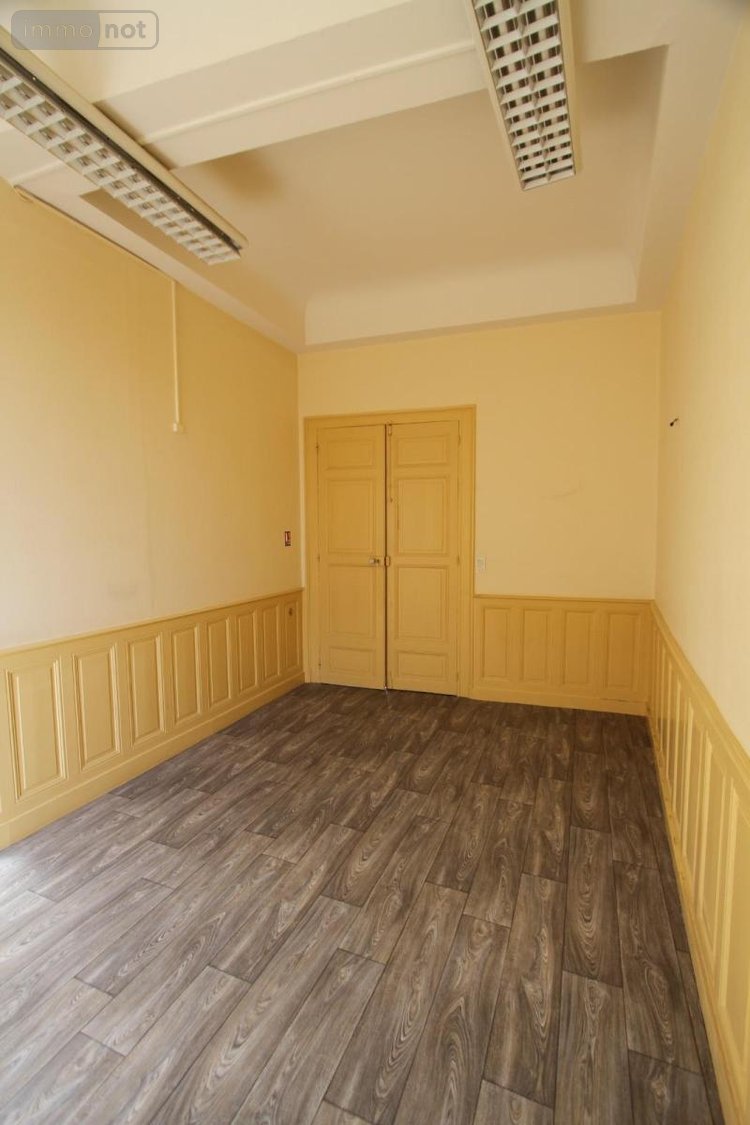 Location fonds et murs commerciaux Dole 39100 Jura 89 m2  950 euros