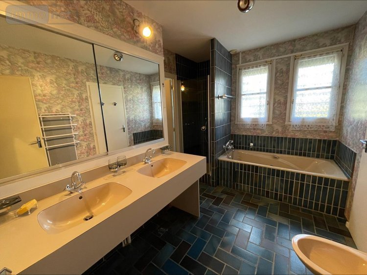 Maison a vendre Bourg-en-Bresse 01000 Ain 220 m2 7 pièces 320000 euros