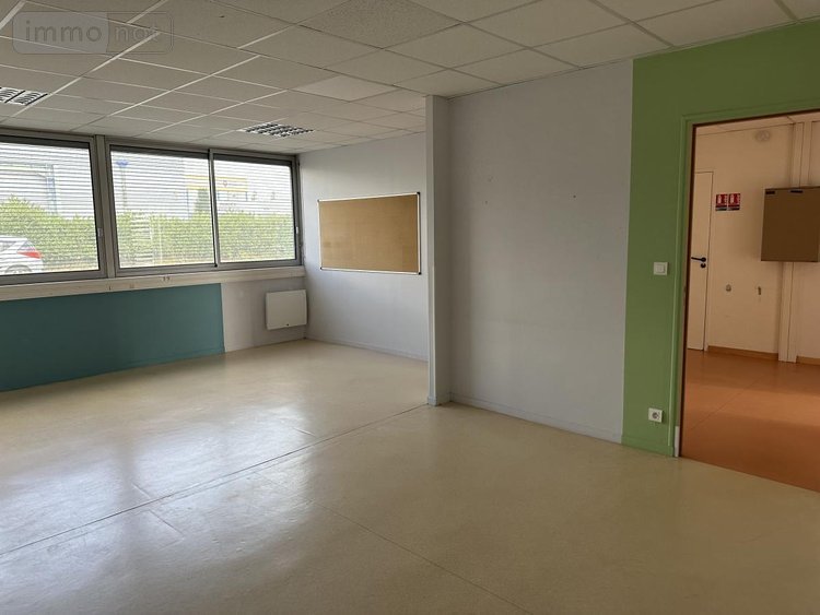 Fonds et murs commerciaux a vendre Segré-en-Anjou Bleu 49500 Maine-et-Loire 196 m2  230560 euros