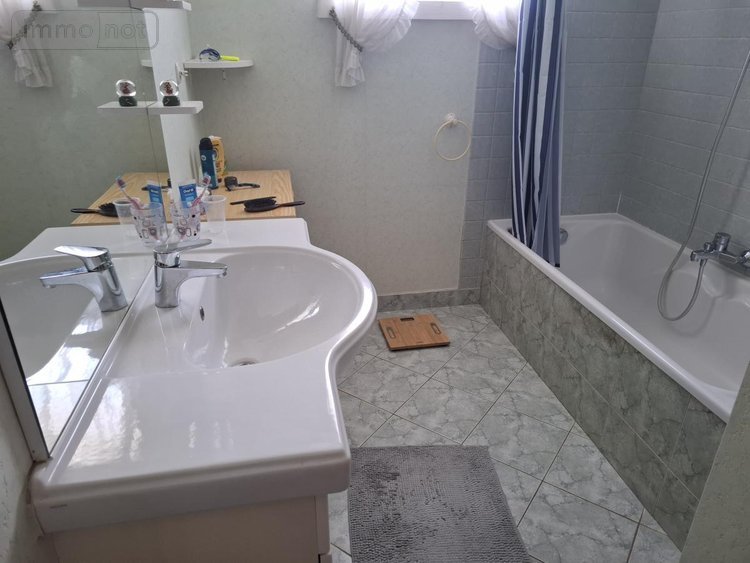 Maison a vendre Saintes 17100 Charente-Maritime 106 m2 5 pièces 199348 euros