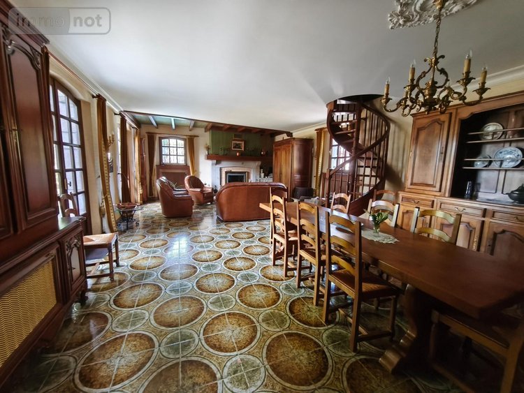 Maison a vendre Montsalvy 15120 Cantal 210 m2 8 pièces 332800 euros