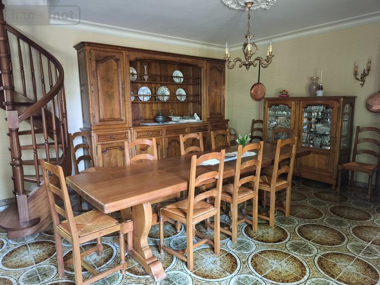 Maison a vendre Montsalvy 15120 Cantal 210 m2 8 pièces 332800 euros