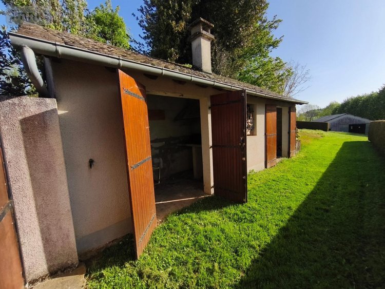 Maison a vendre Montsalvy 15120 Cantal 210 m2 8 pièces 299730 euros