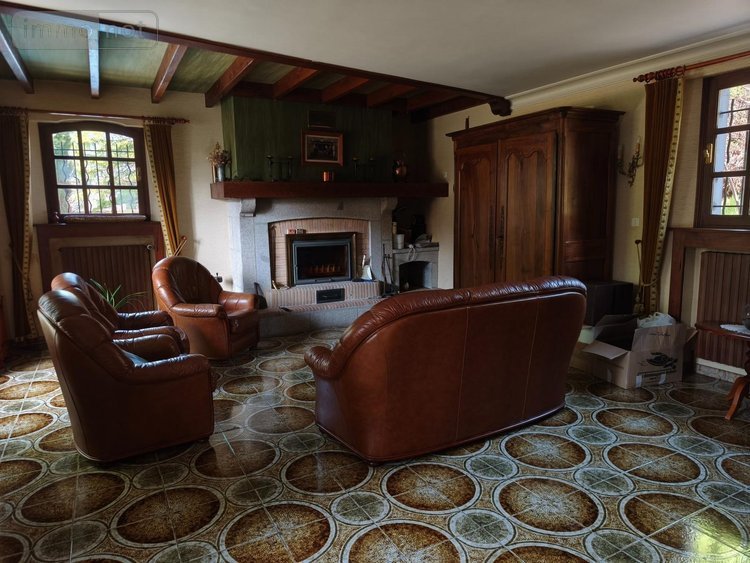 Maison a vendre Montsalvy 15120 Cantal 210 m2 8 pièces 332800 euros