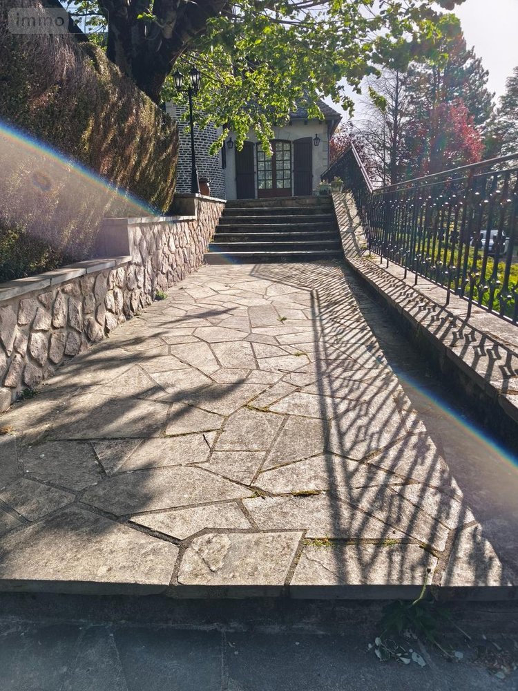 Maison a vendre Montsalvy 15120 Cantal 210 m2 8 pièces 332800 euros