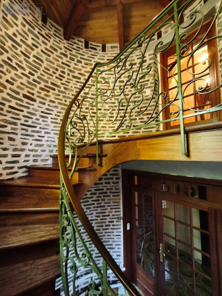 Maison a vendre Montsalvy 15120 Cantal 210 m2 8 pièces 332800 euros