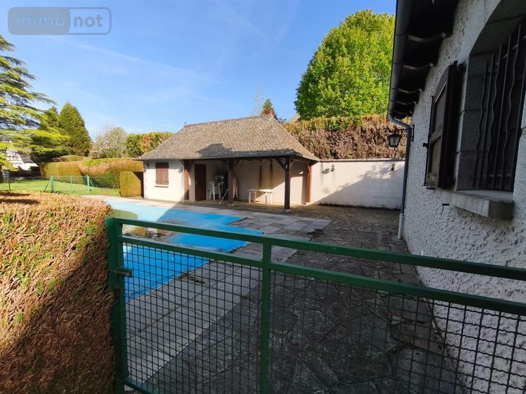 Maison a vendre Montsalvy 15120 Cantal 210 m2 8 pièces 299730 euros