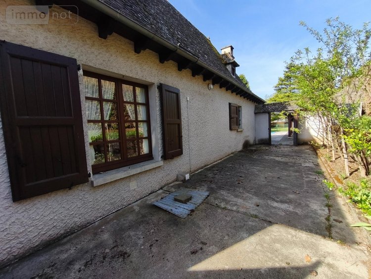 Maison a vendre Montsalvy 15120 Cantal 210 m2 8 pièces 299730 euros