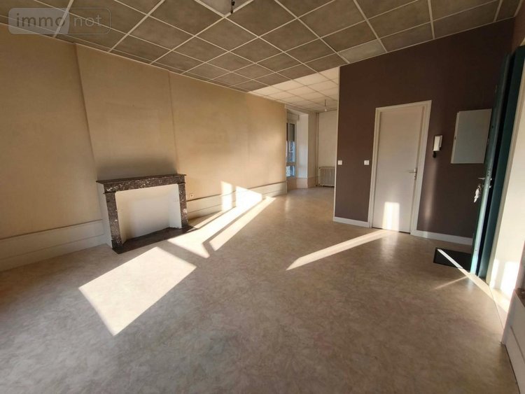 Immeuble a vendre Vic-sur-Cère 15800 Cantal 265 m2  156750 euros