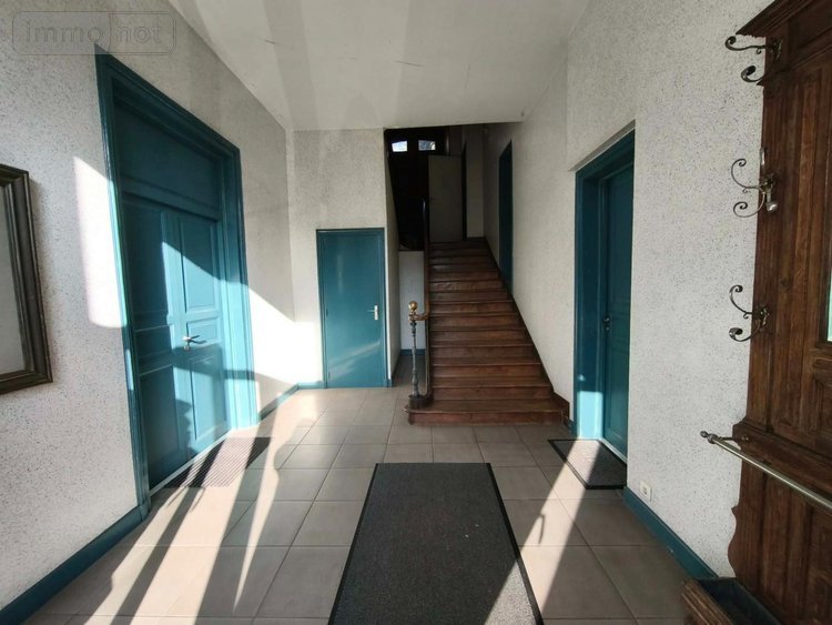 Immeuble a vendre Vic-sur-Cère 15800 Cantal 265 m2  156750 euros