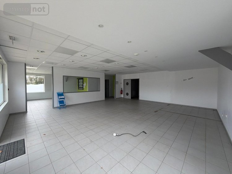 Fonds et murs commerciaux a vendre Bricquebec-en-Cotentin 50260 Manche 266 m2  220800 euros