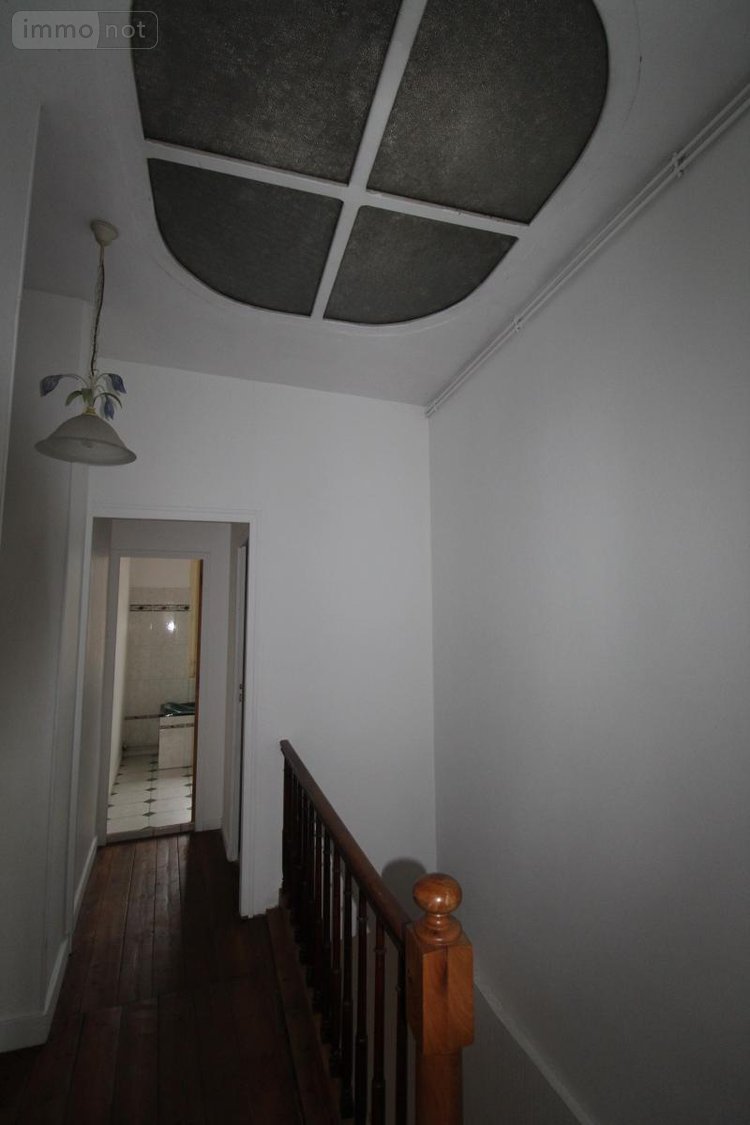 Immeuble a vendre Saintes 17100 Charente-Maritime 85 m2  236070 euros