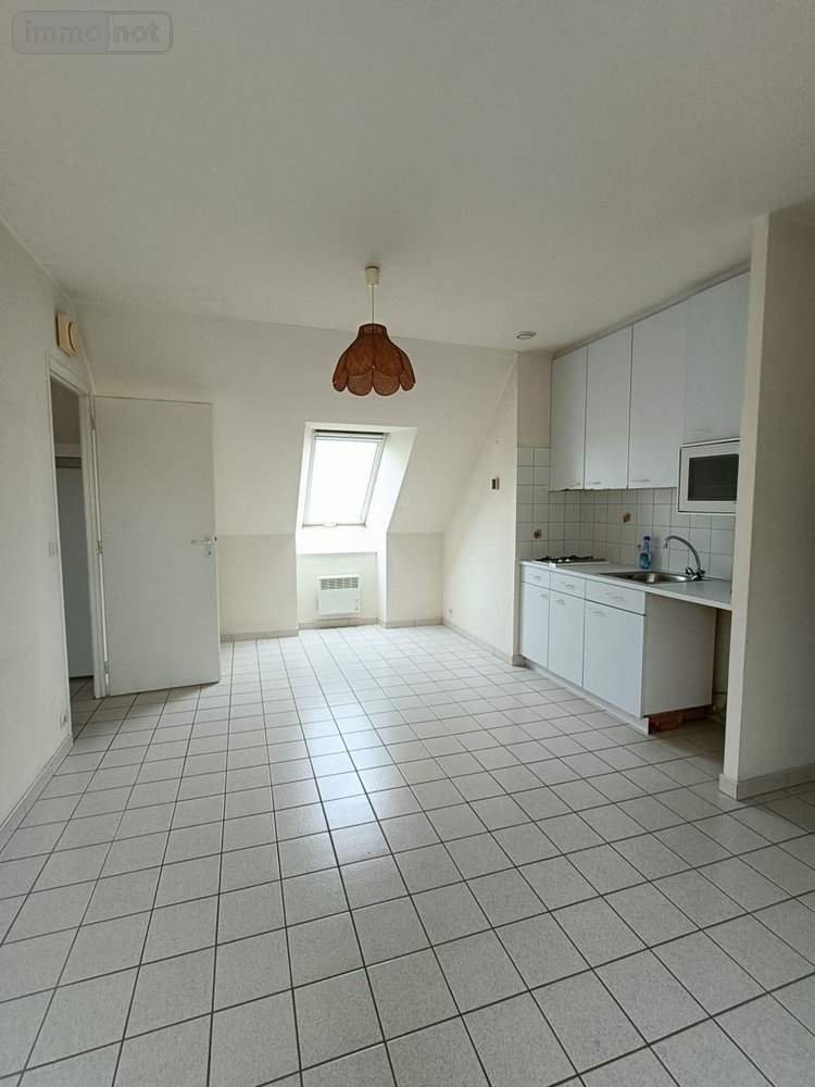 Location fonds et murs commerciaux Plouguenast-Langast 22150 Côtes-d'Armor 123 m2  975 euros