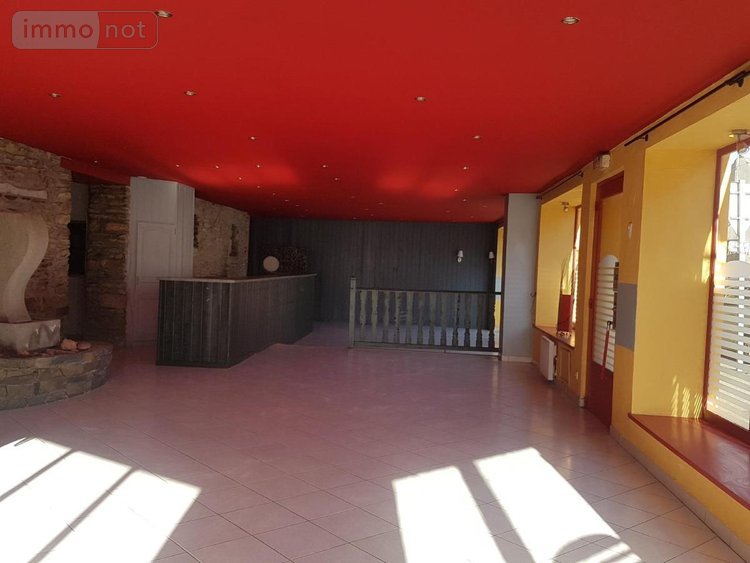 Fonds et murs commerciaux a vendre Gourin 56110 Morbihan 200 m2  131102 euros