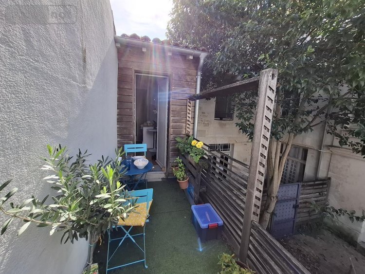 Appartement a vendre Saintes 17100 Charente-Maritime 54 m2 2 pièces 105000 euros