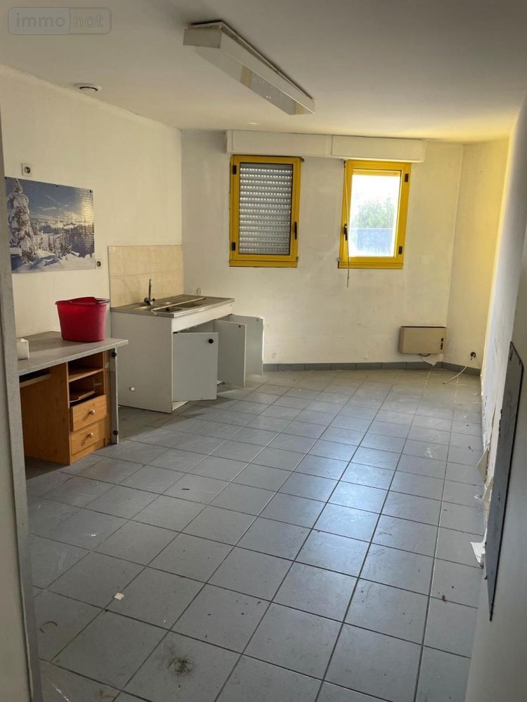 Garage et parking a vendre Port-Louis 56290 Morbihan 367 m2  280000 euros