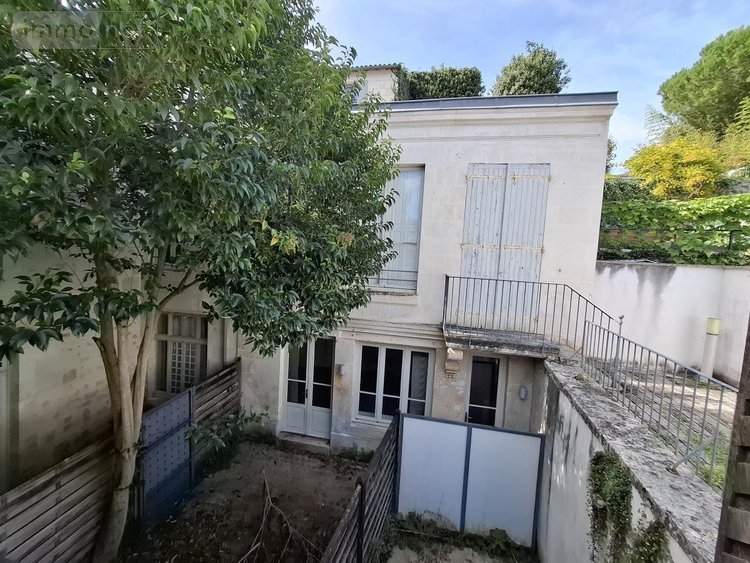Immeuble a vendre Saintes 17100 Charente-Maritime 332 m2  462000 euros