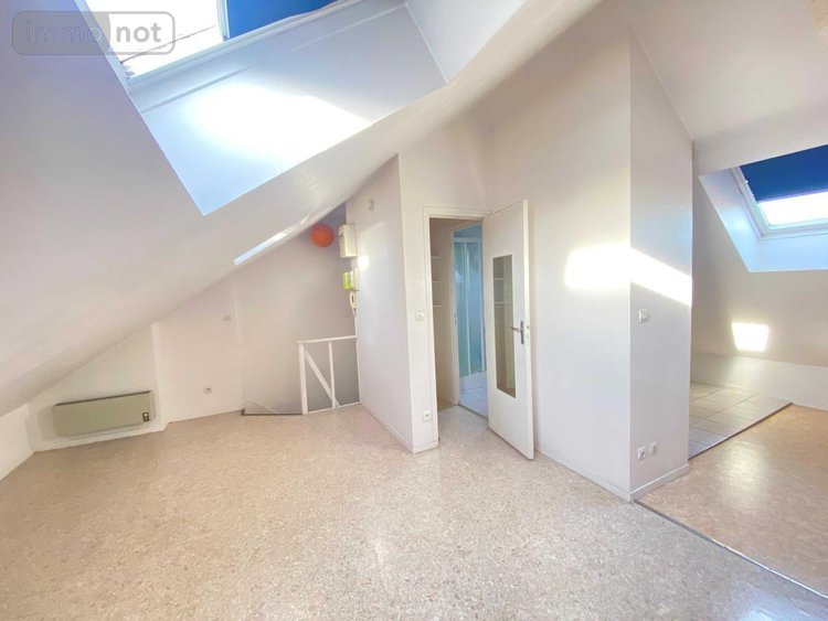 Location appartement Reims 51100 Marne 37 m2 1 pièce 415 euros