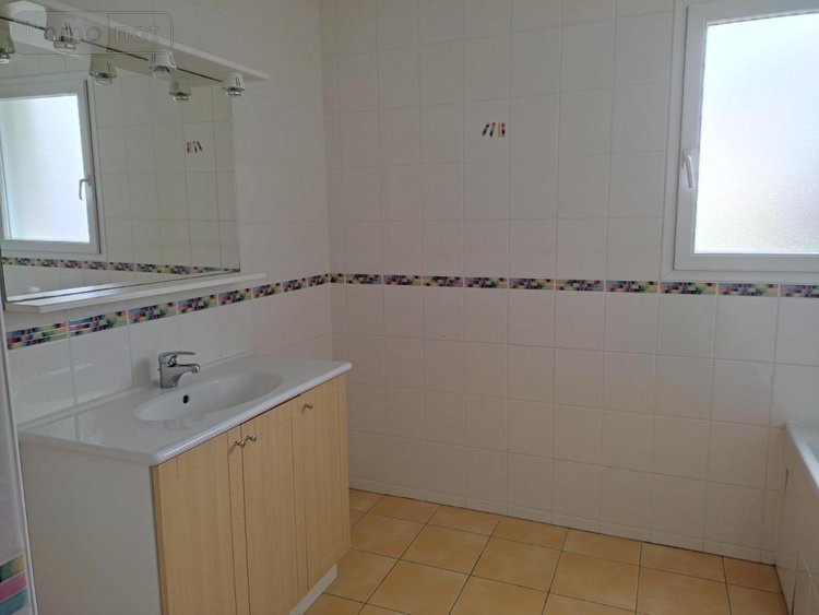 Location maison Challans 85300 Vendée 100 m2 4 pièces 880 euros