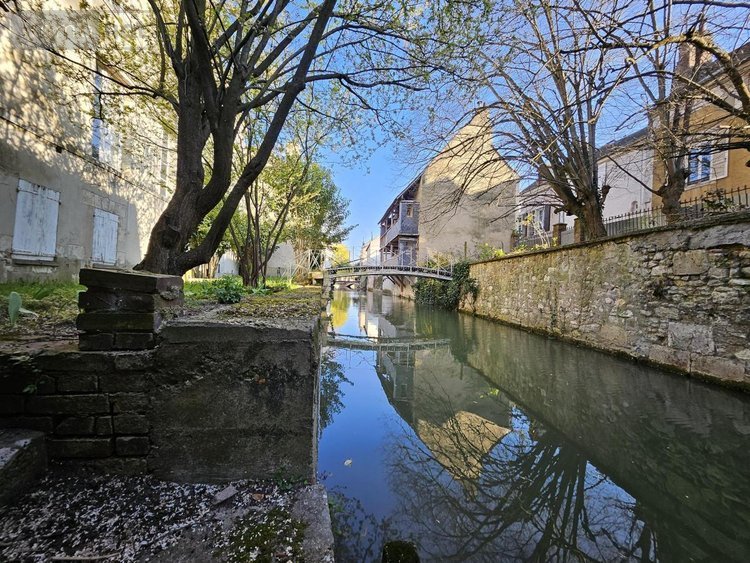 Immeuble a vendre Montargis 45200 Loiret 556 m2  385000 euros