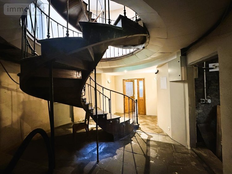 Immeuble a vendre Saint-Flour 15100 Cantal 300 m2  189700 euros