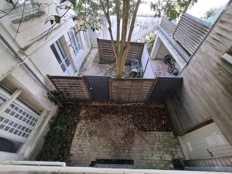 Immeuble a vendre Saintes 17100 Charente-Maritime 332 m2  462000 euros