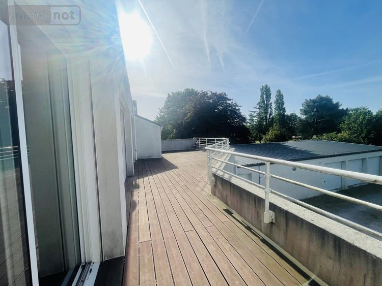 Location fonds et murs commerciaux Saint-Philbert-de-Grand-Lieu 44310 Loire-Atlantique 127 m2  1300 euros