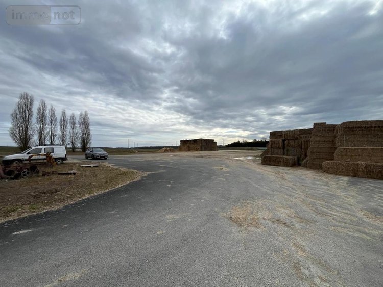 Fonds et murs commerciaux a vendre Gondreville 45490 Loiret 2900 m2  890000 euros
