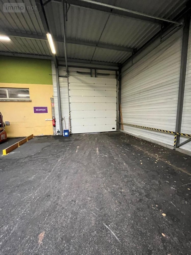 Location fonds et murs commerciaux Dole 39100 Jura 850 m2  2950 euros