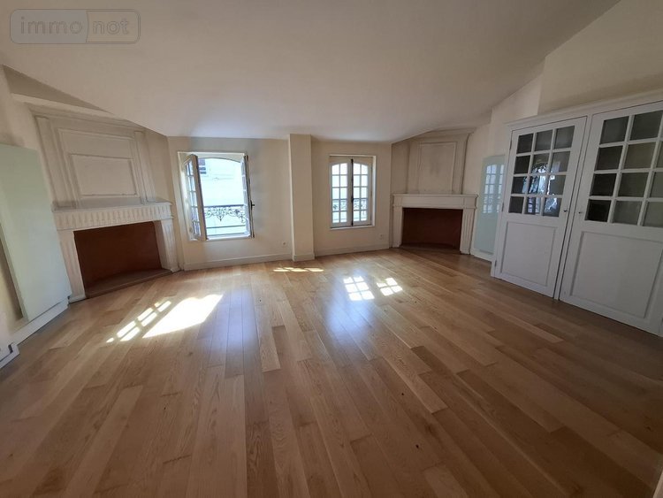 Immeuble a vendre Saintes 17100 Charente-Maritime 332 m2  462000 euros