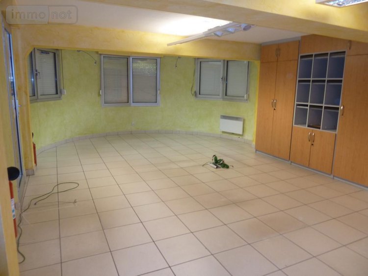 Location fonds et murs commerciaux Féchain 59247 Nord 1500 m2  6448 euros