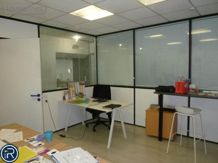 Location fonds et murs commerciaux Laval 53000 Mayenne 98 m2  800 euros