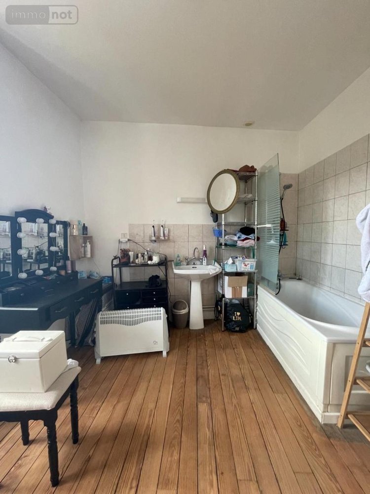 Immeuble a vendre Montfort-le-Gesnois 72450 Sarthe 195 m2  172400 euros