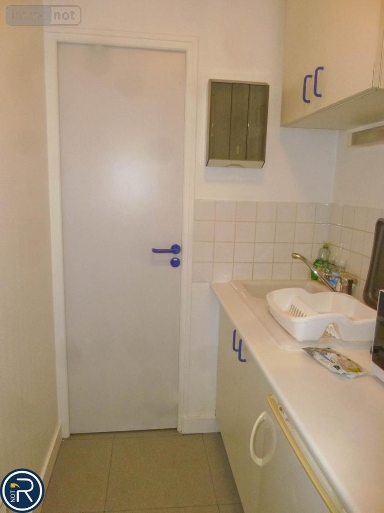 Location fonds et murs commerciaux Laval 53000 Mayenne 98 m2  800 euros