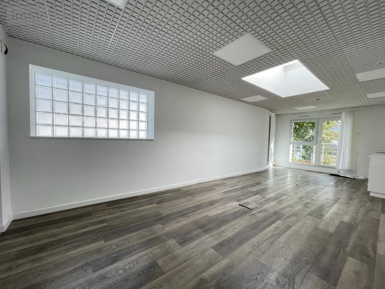 Fonds et murs commerciaux a vendre Locminé 56500 Morbihan 318 m2  411380 euros