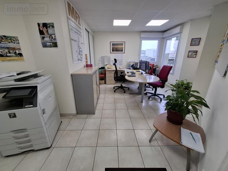 Fonds et murs commerciaux a vendre Saintes 17100 Charente-Maritime 249 m2  355000 euros