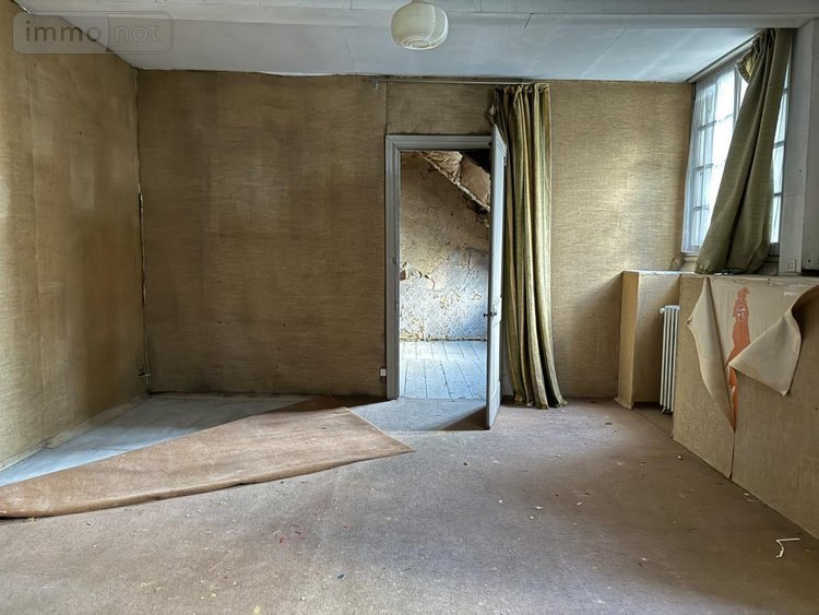 Immeuble a vendre Guingamp 22200 Côtes-d'Armor 700 m2  549920 euros