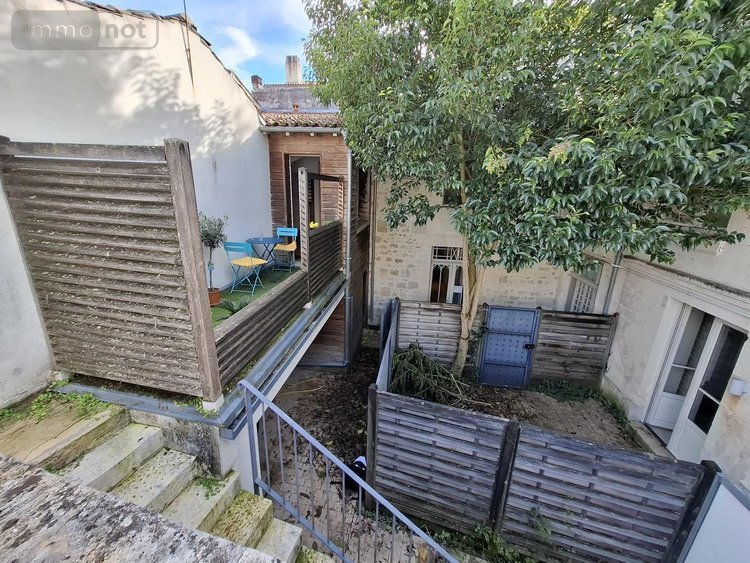 Immeuble a vendre Saintes 17100 Charente-Maritime 332 m2  462000 euros