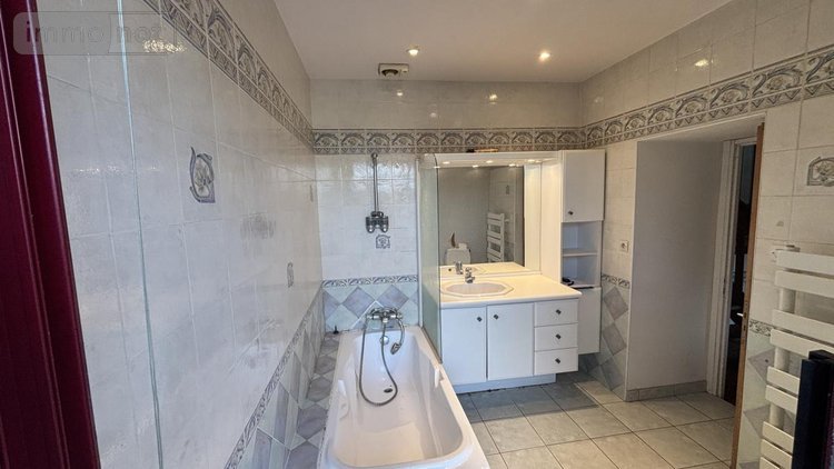 Immeuble a vendre Lannion 22300 Côtes-d'Armor 236 m2  309280 euros