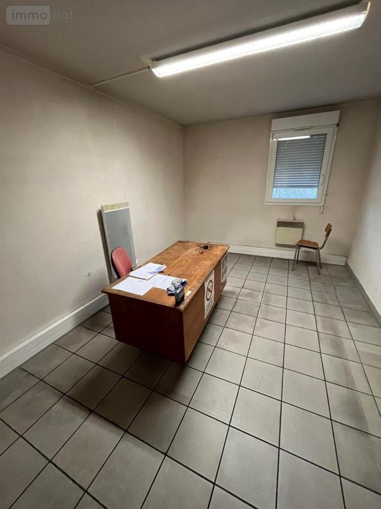 Location fonds et murs commerciaux Dole 39100 Jura 850 m2  2950 euros