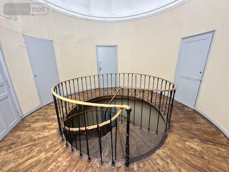 Immeuble a vendre Saint-Flour 15100 Cantal 300 m2  189700 euros