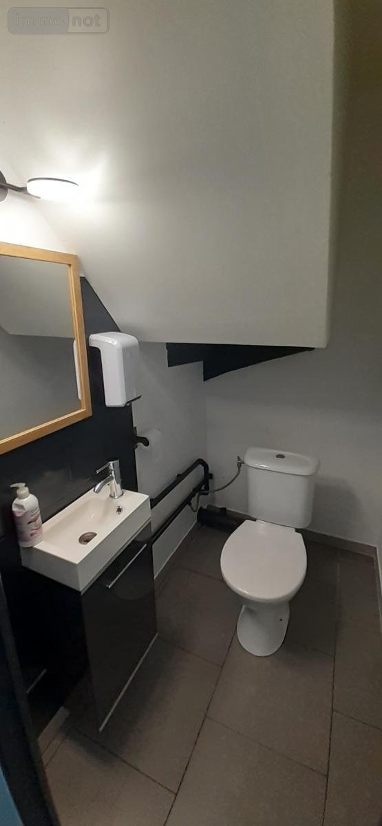 Location fonds et murs commerciaux Loudéac 22600 Côtes-d'Armor 40 m2  445 euros