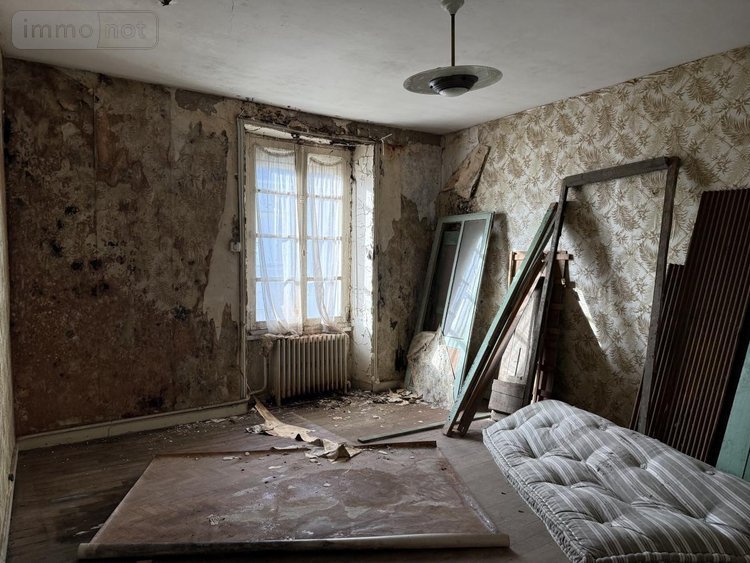 Immeuble a vendre Le May-sur-Èvre 49122 Maine-et-Loire 250 m2  83840 euros